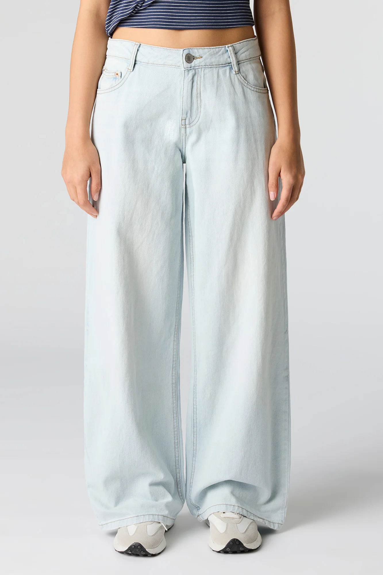 Low Rise Super Baggy Bleach Jean - Image 2