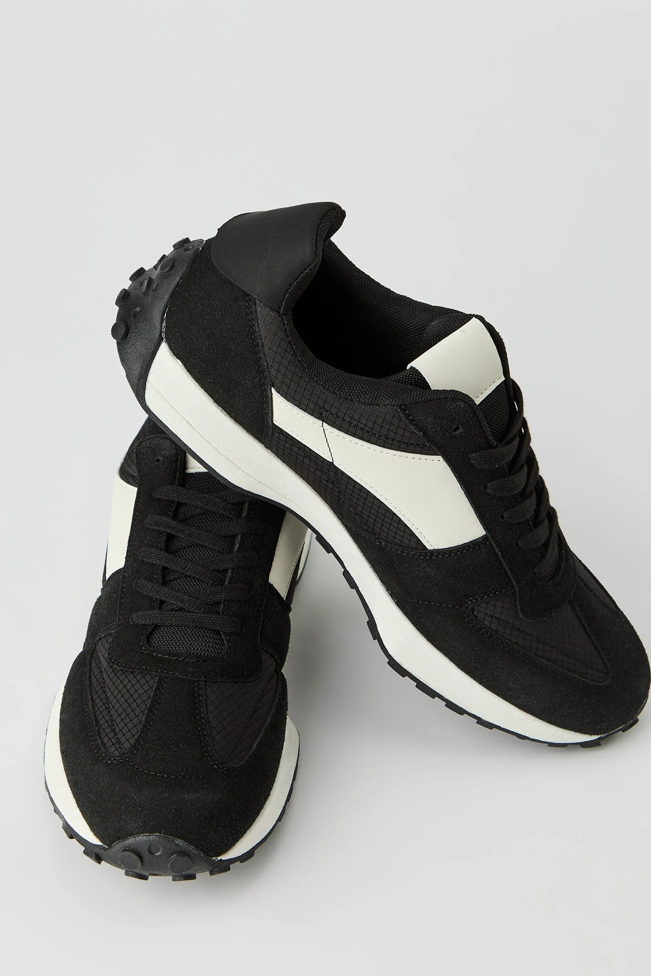 Colourblock Tread Sole Sneaker - Image 18