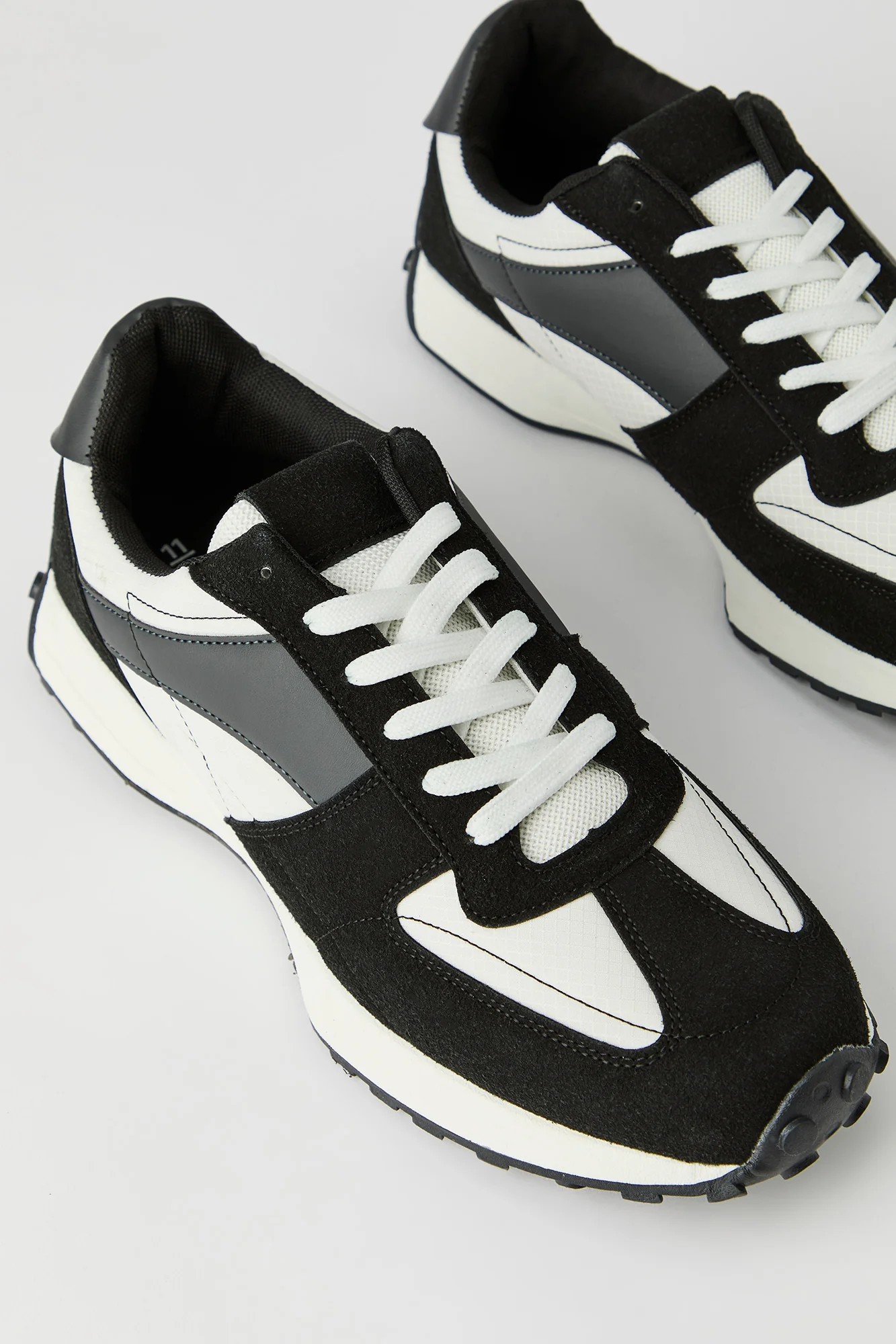 Colourblock Tread Sole Sneaker - Image 5