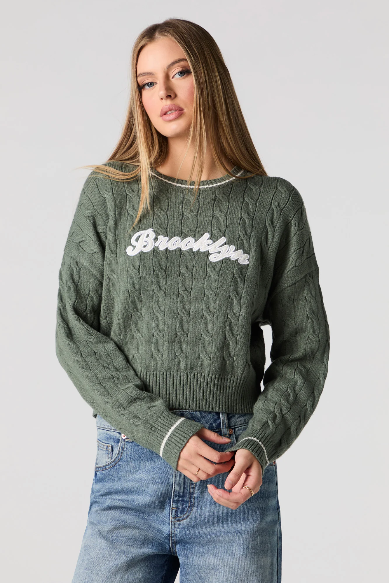 Chandail en tricot torsadé avec motif brodé - Image 13