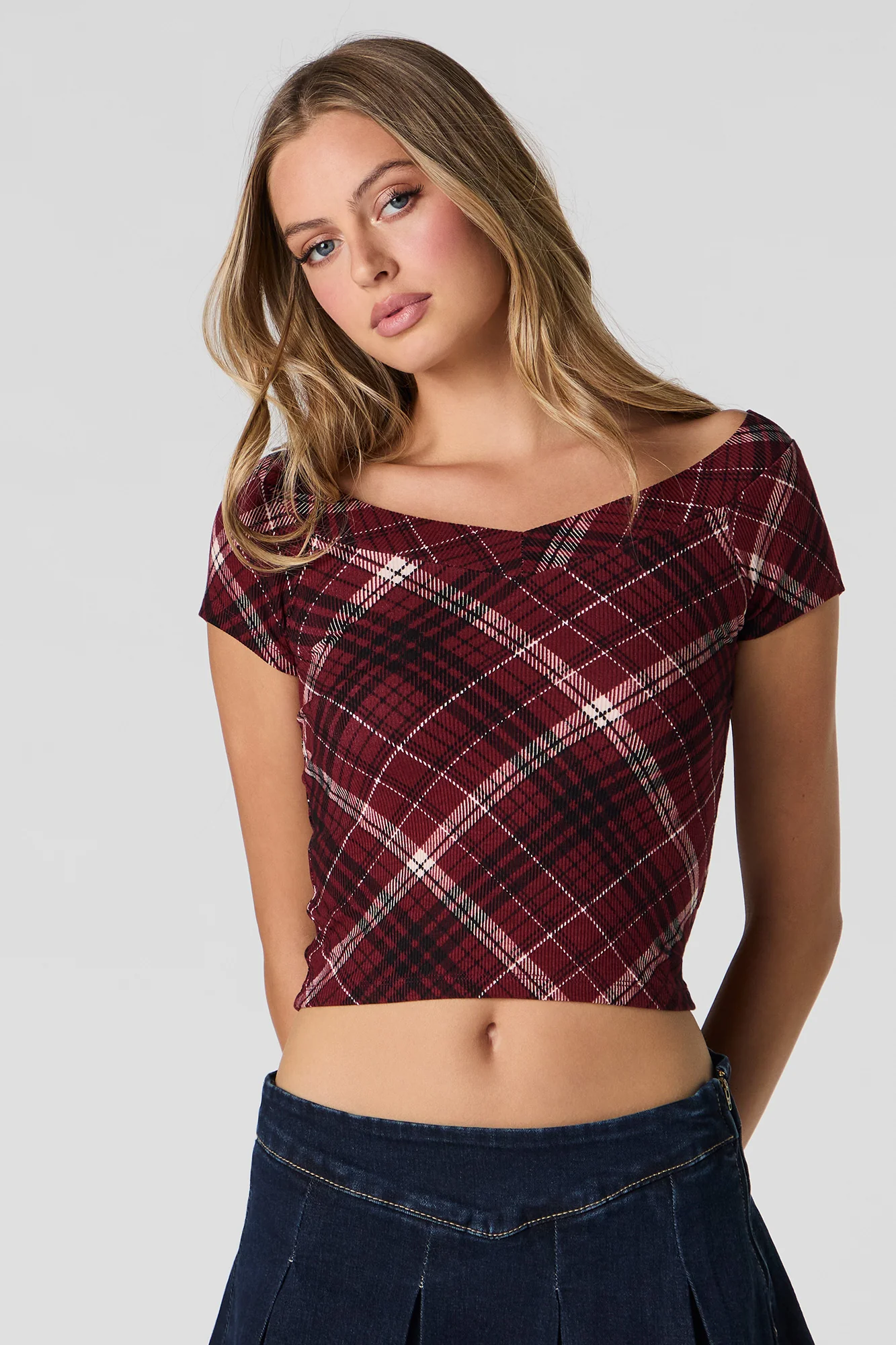 Ribbed Wide V-Neck Cropped T-Shirt - Image 4