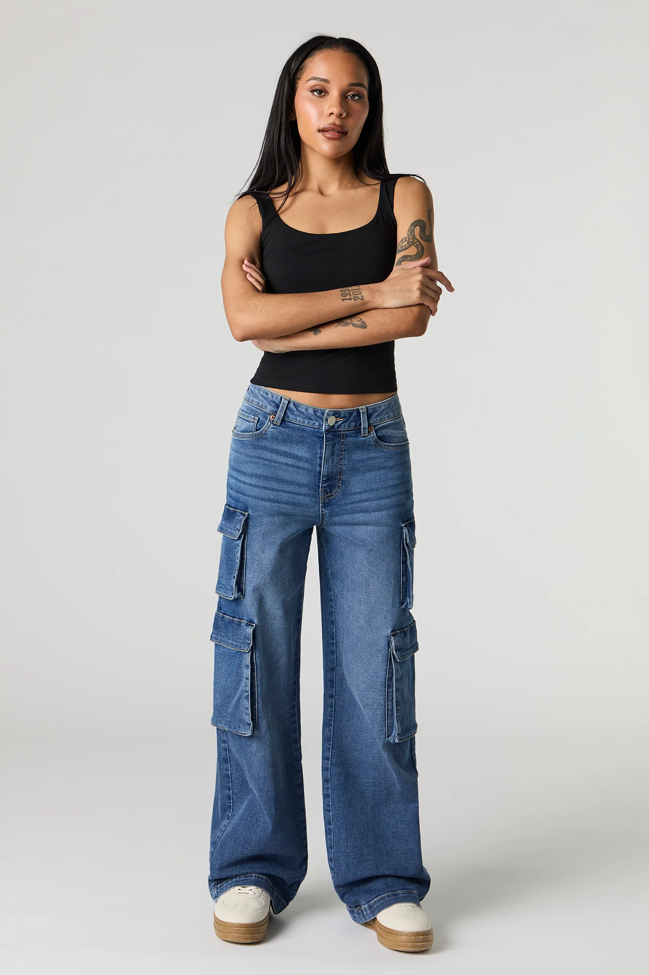 Jean cargo mi-taille avec poches multiples - Image 4