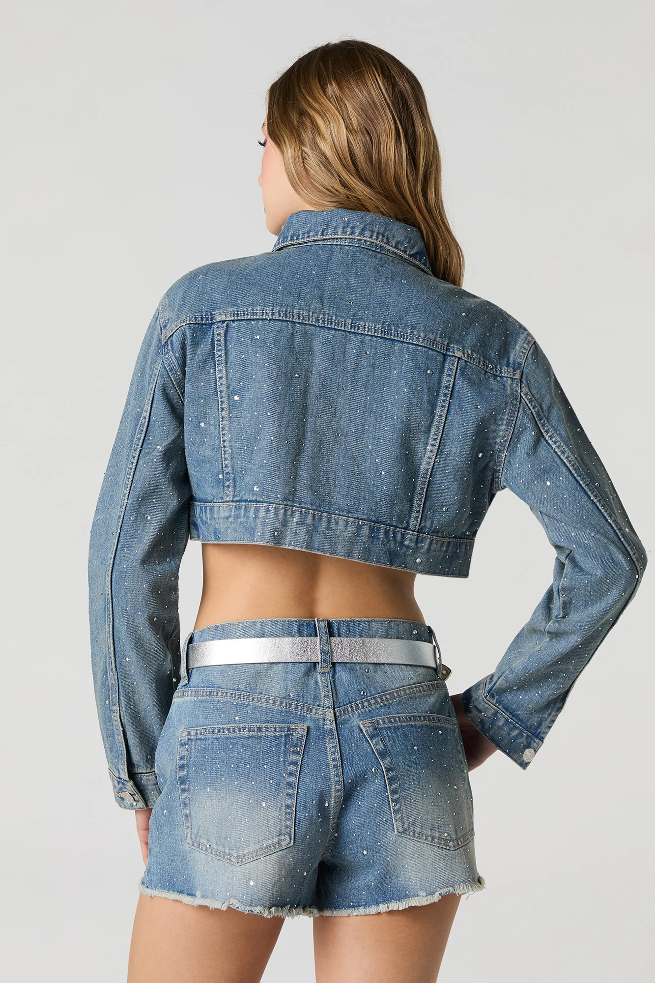 Short en denim d'aspect usé avec pierres du Rhin - Image 2