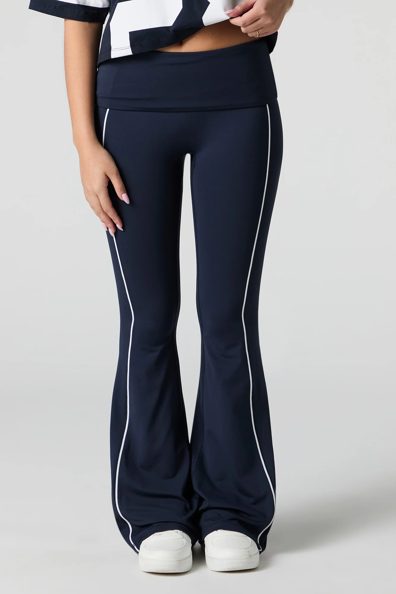 Sommer Ray Active Piping Detail Flare Pant - Image 5