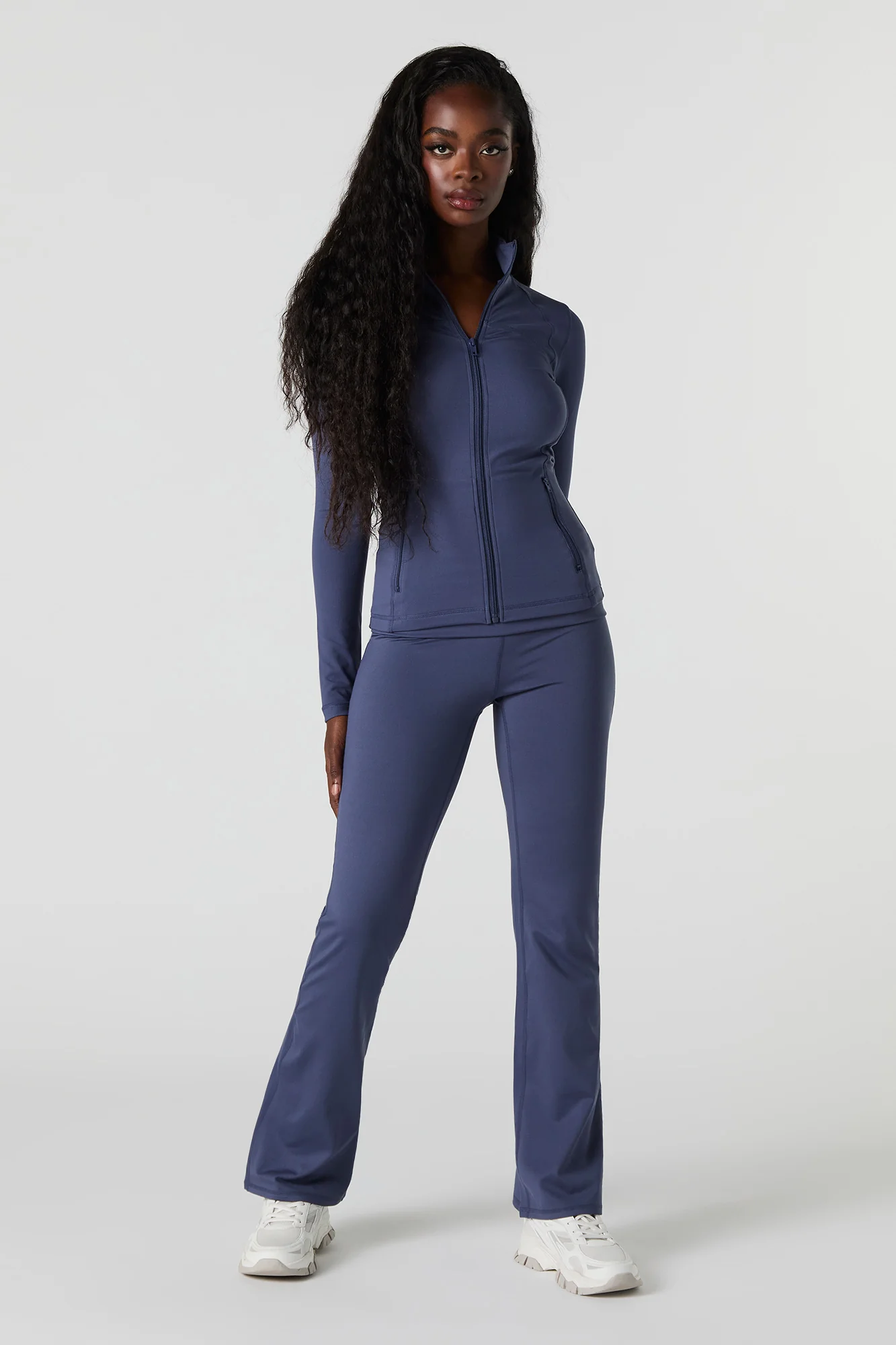 Pantalon à jambe évasée et taille repliée Active - Image 13
