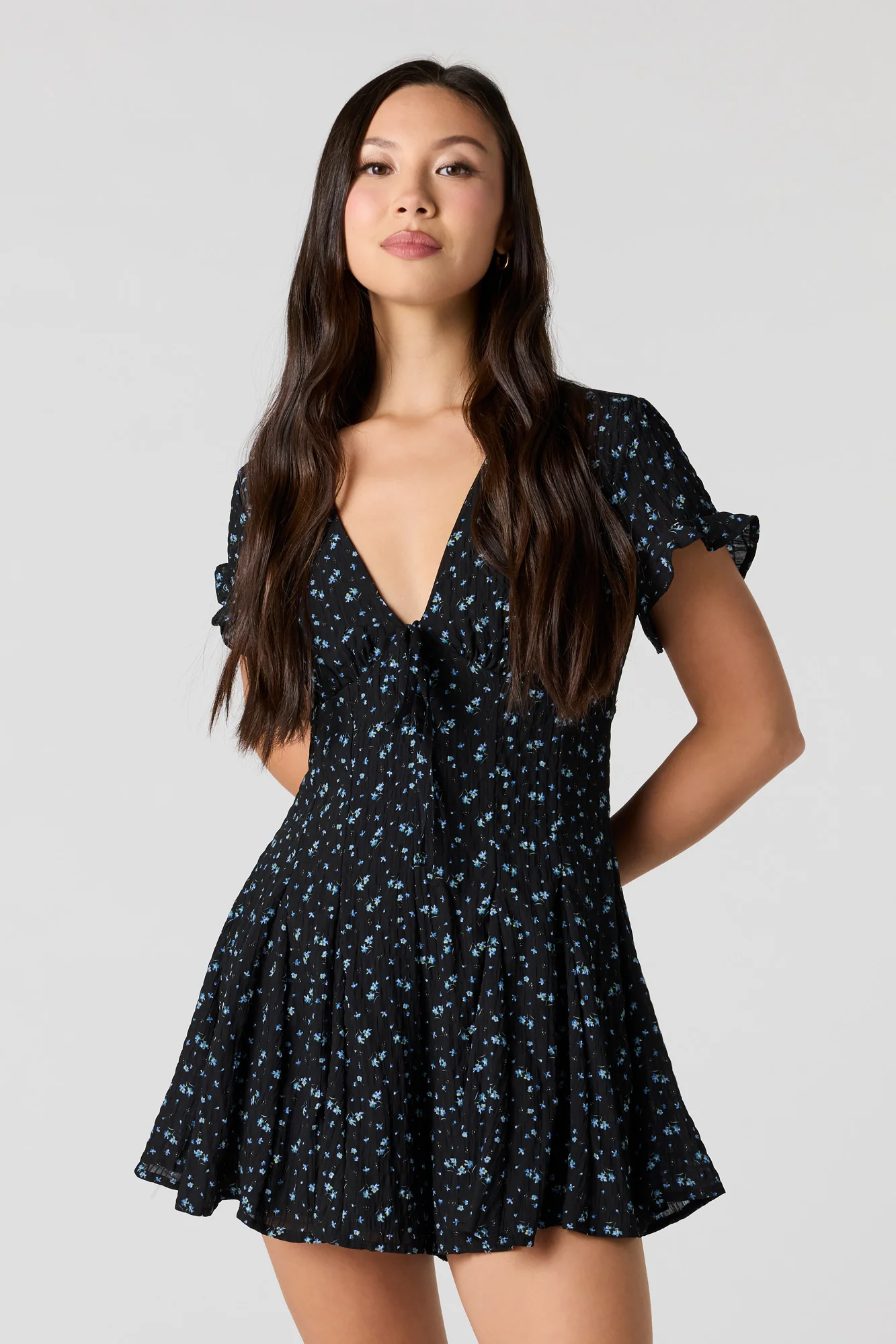 Textured Floral Tie-Front Romper - Image 4