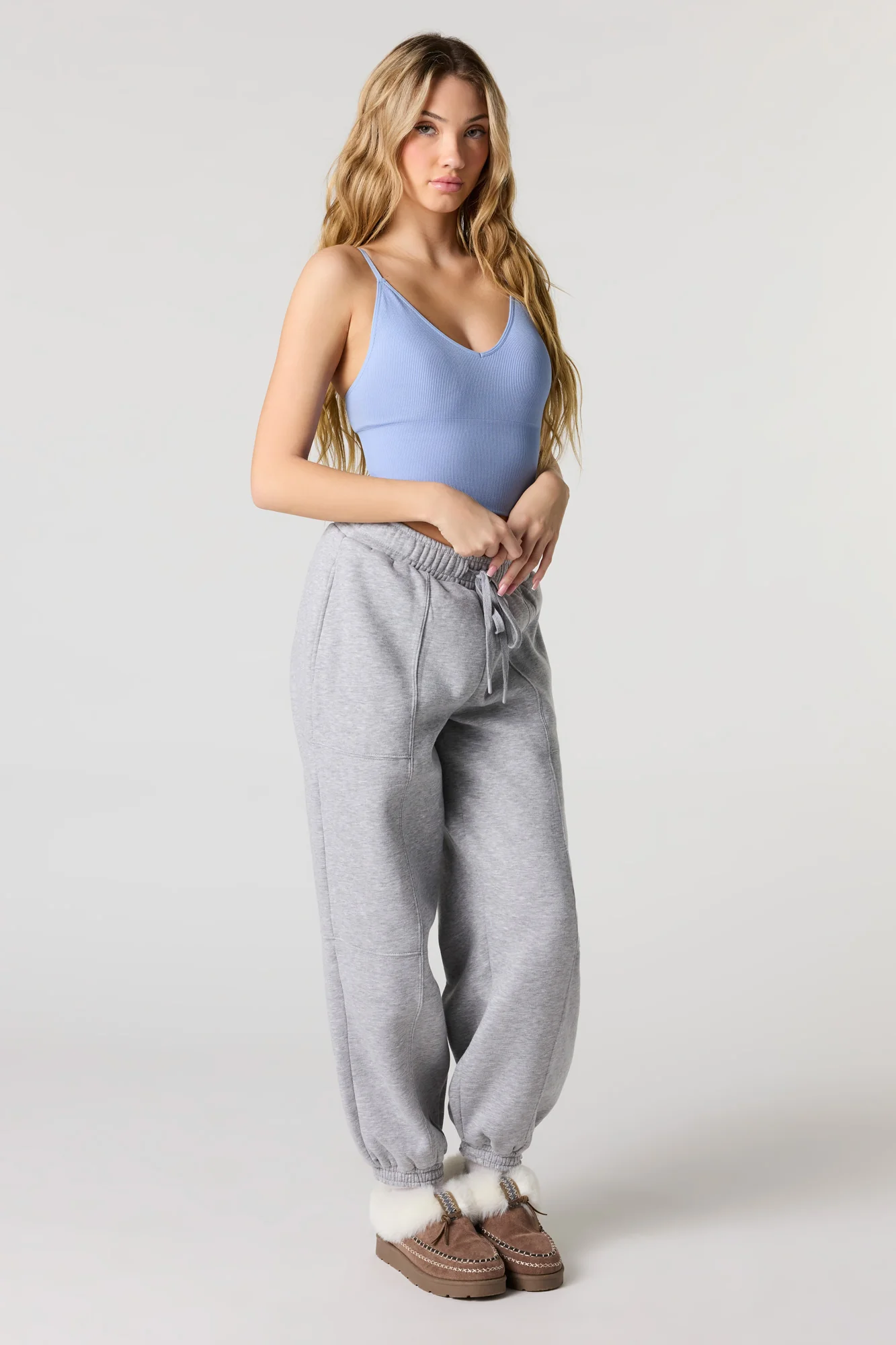 Seamless Ribbed V-Neck Cami with Built-In Cups - Image 15